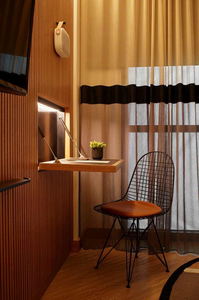 Hollywood Volume, A Tribute Portfolio Hotel